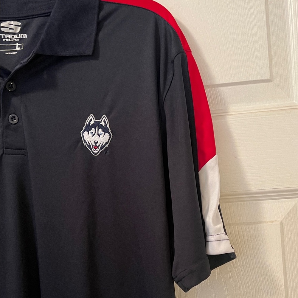 NWOT Stadium Athletics UConn  Men's polo shirt - Picture 3 of 7